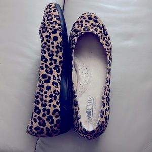 White Mountain Cliffs Cheetah Print Flats 8 1/2